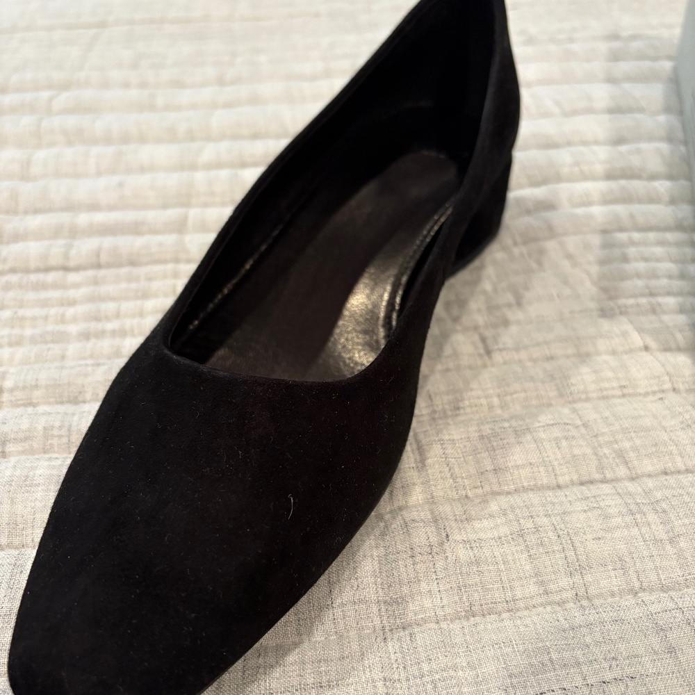 Suede flat 1” Black NWOT